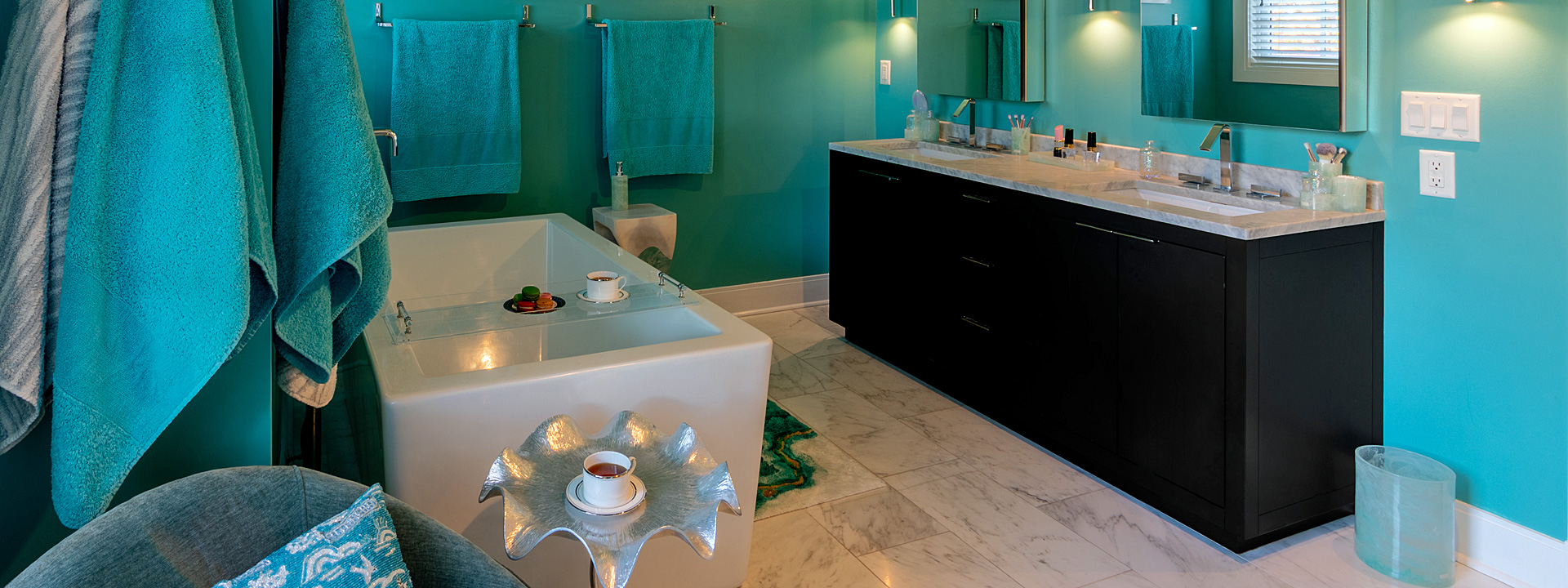 The Bubble Box: a Bergen County bathroom drenched in deep, high-gloss blue